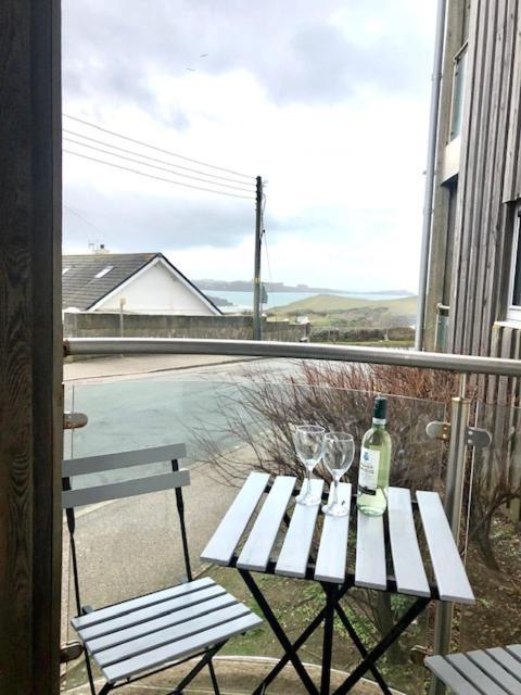 Seaview, Luxury Apartment, 2 Min Walk To Porth Beach New Quay Eksteriør bilde